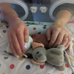 Dad to Cover Over 100km Pushing a mOm Incubator to Raise Funds for Premature Babies